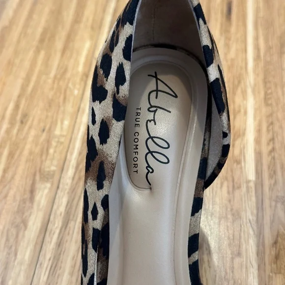 Leopard Heels | Pointy Toe | 8.5 M - Picture 2 of 5